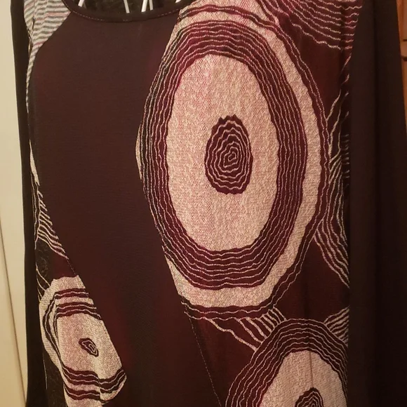 Abstract Top with Ruffle - Picture 2 of 6